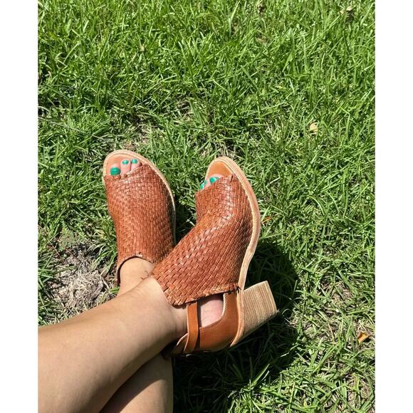 Womens Leather woven weave Diba True Zest Open Round Toe Sandals 8โฆNot For Sale - Picture 4 of 12